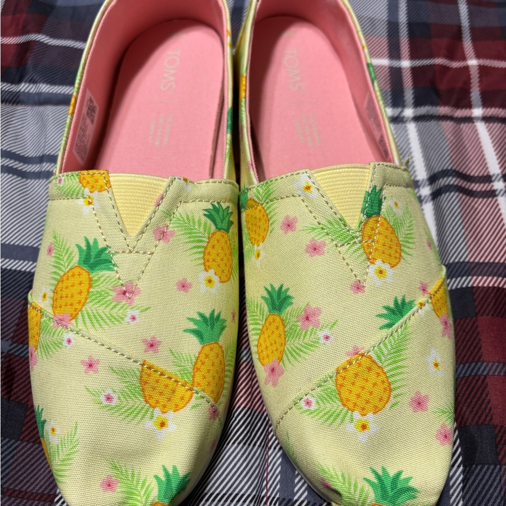 Toms Yellow Pineapple Print Slip-Ons